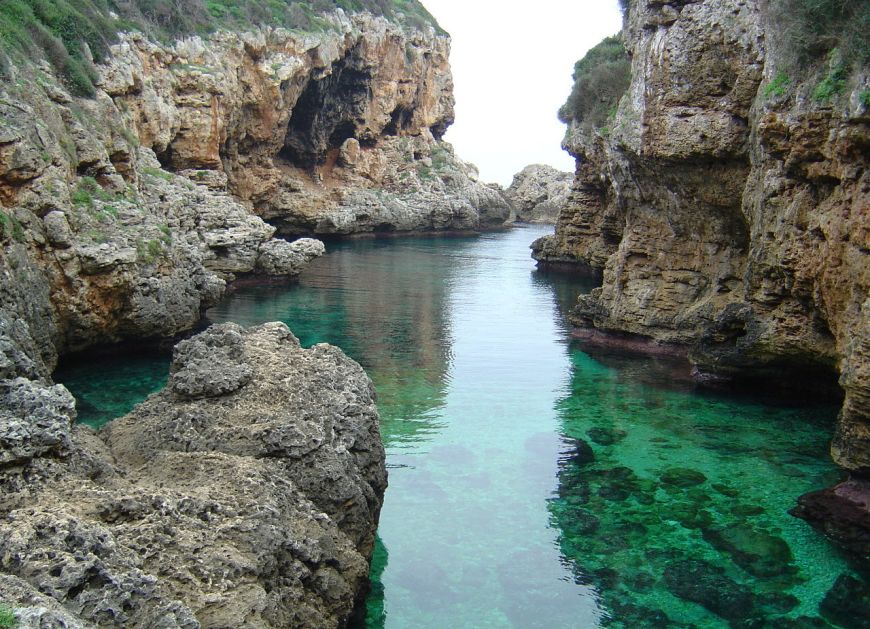 Cala Rafalet y su barranco: una joya escondida en Menorca