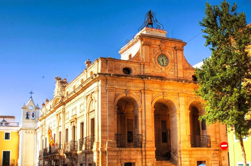 Mahón en 48 horas: cultura, gastronomía y descanso | Apartamentos con piscina en Mahón