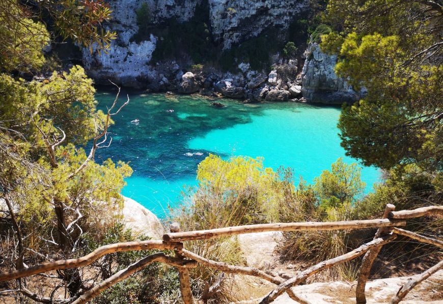 ¿Es mejor alojarse en Mahón o en otra zona de Menorca?