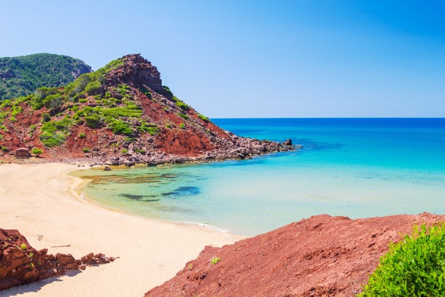 Viajar a Menorca en primavera o verano dónde alojarse en Mahón según la temporada