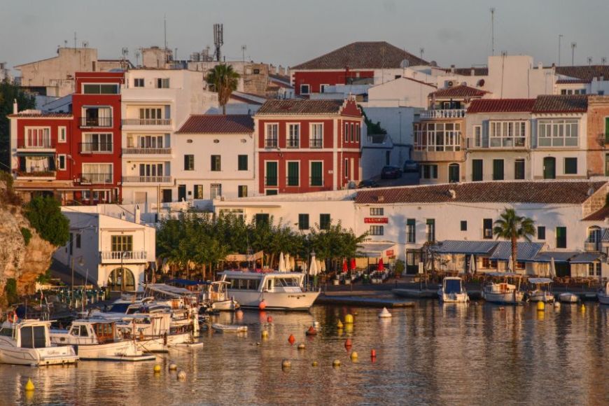 Apartments in Mahón for car-free holidays in Menorca